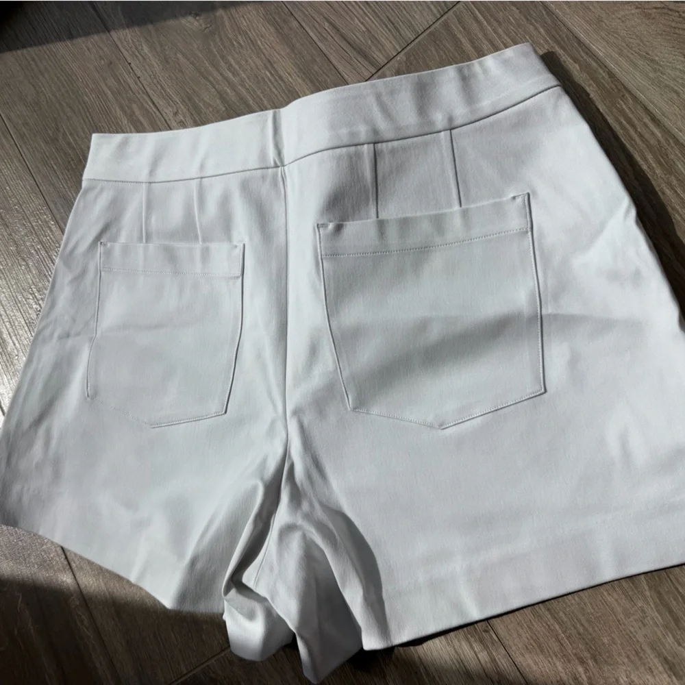 SPANX Classic White Shapewear Shorts with Branded Tag - Picture 2 of 4
